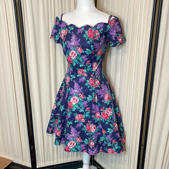 VINTAGE- COLD SHOULDER PURPLE ROSE & FLORAL DRESS WITH TULLE SIZE XS TO S - Picture 3 of 12